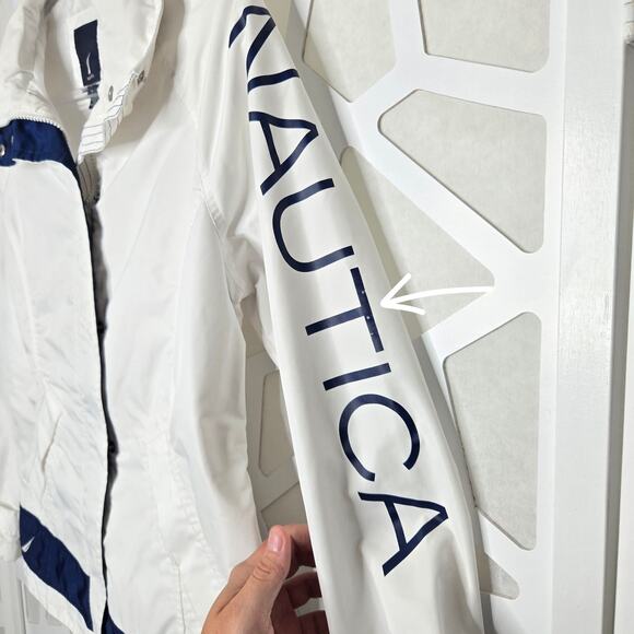 Nautica WH/NVY Sailing Wind Rain Jacket Womens SZ M Nautical Old Money Hooded - Picture 4 of 8